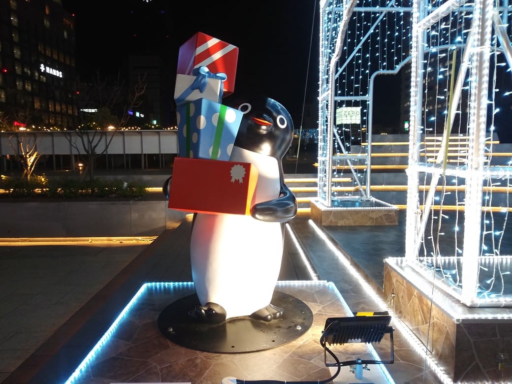 Suicaのペンギン広場32新宿　クリスマスイルミネーション2024