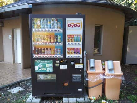 生田緑地紅葉　トイレ横の自販機