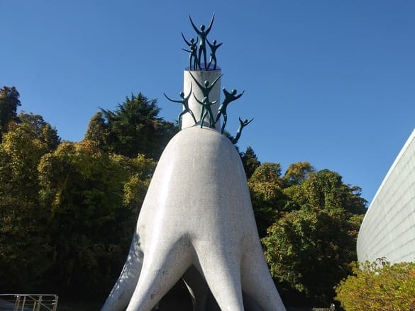 生田緑地　母の塔　正面
