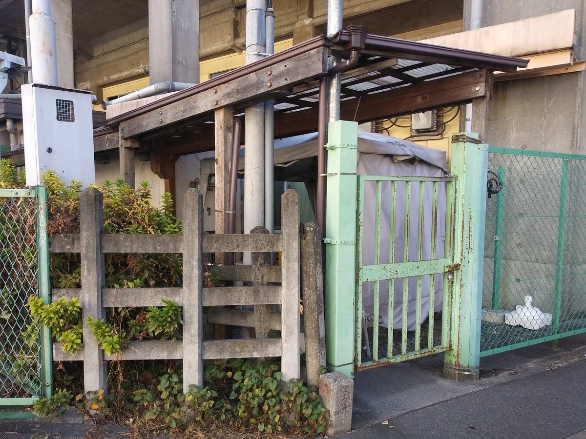宮前平駅ガード下にあったハンスローゼンBreadPlantの2025/12月　看板はもうない