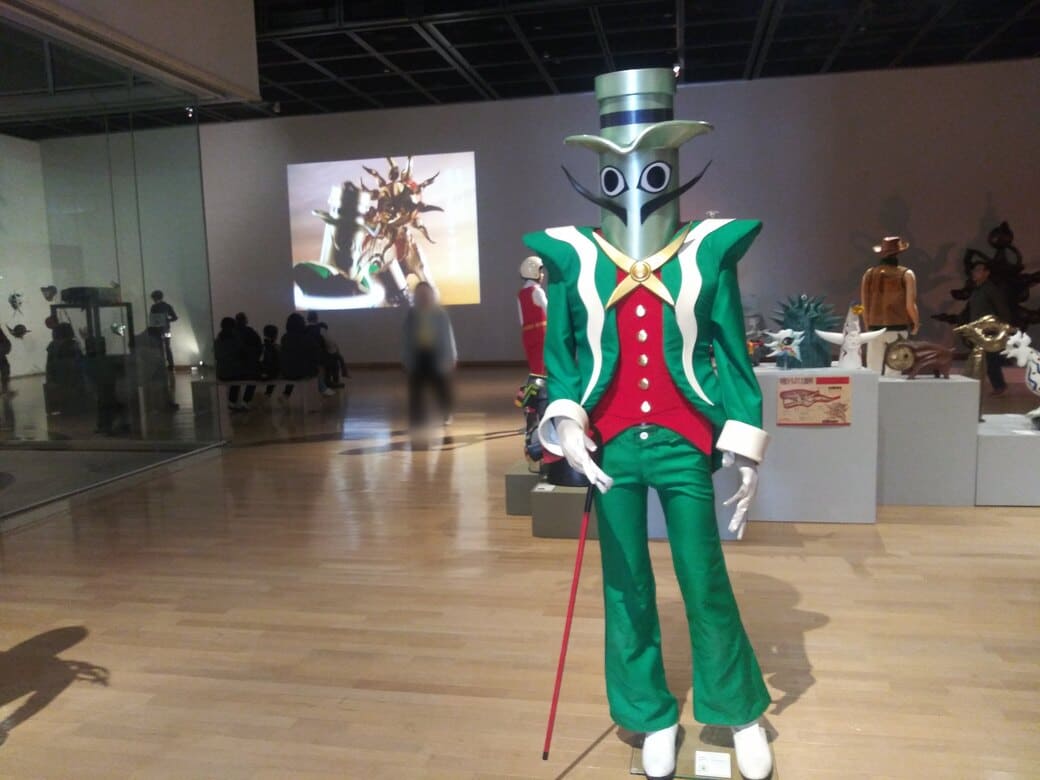 岡本太郎美術館　企画展示室「タローマン大万博川崎パビリオン」水差し男爵の人形