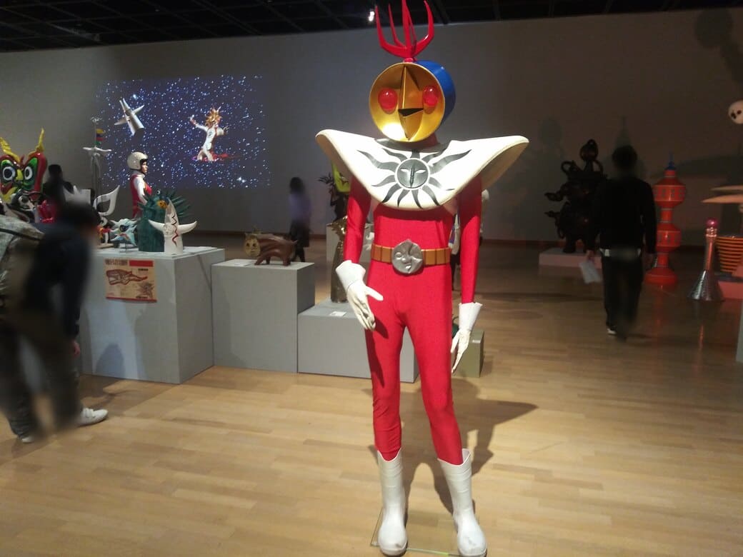 岡本太郎美術館　企画展示室「タローマン大万博川崎パビリオン」太陽仮面サンタワーの人形