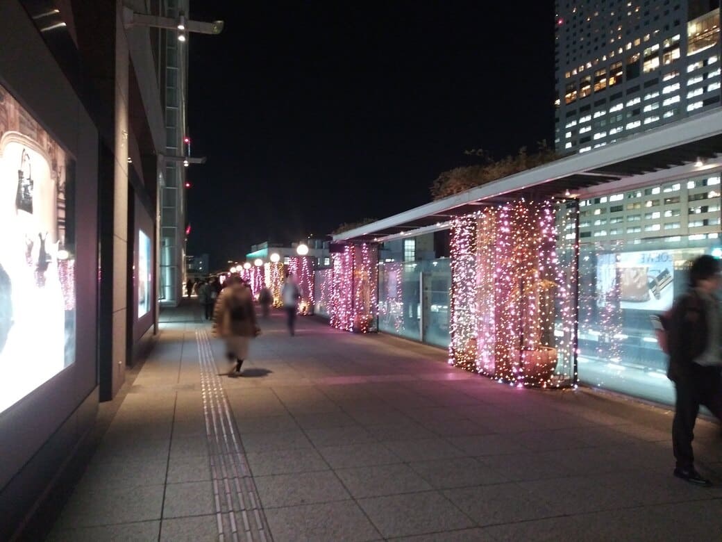 新宿南口_タカシマヤ タイムズスクエア_テラスデッキのイルミネーション