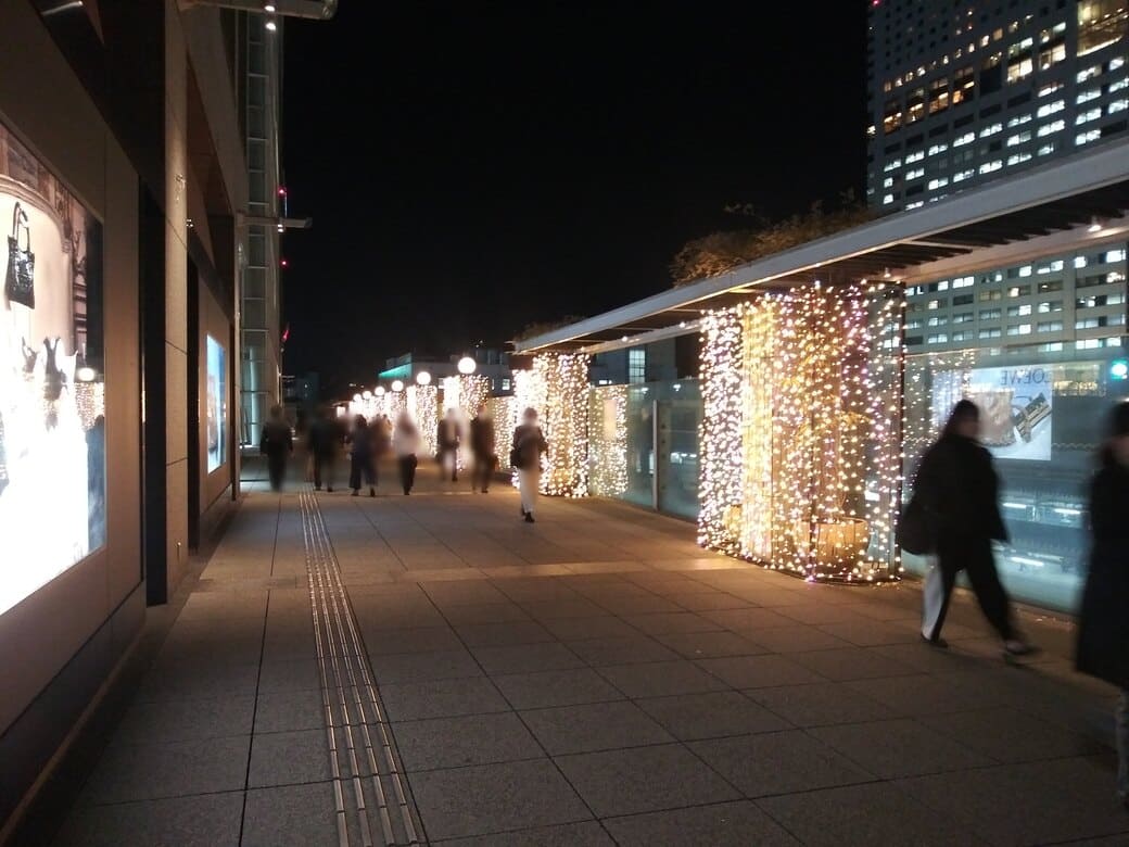 新宿南口_タカシマヤ タイムズスクエア_テラスデッキのイルミネーション