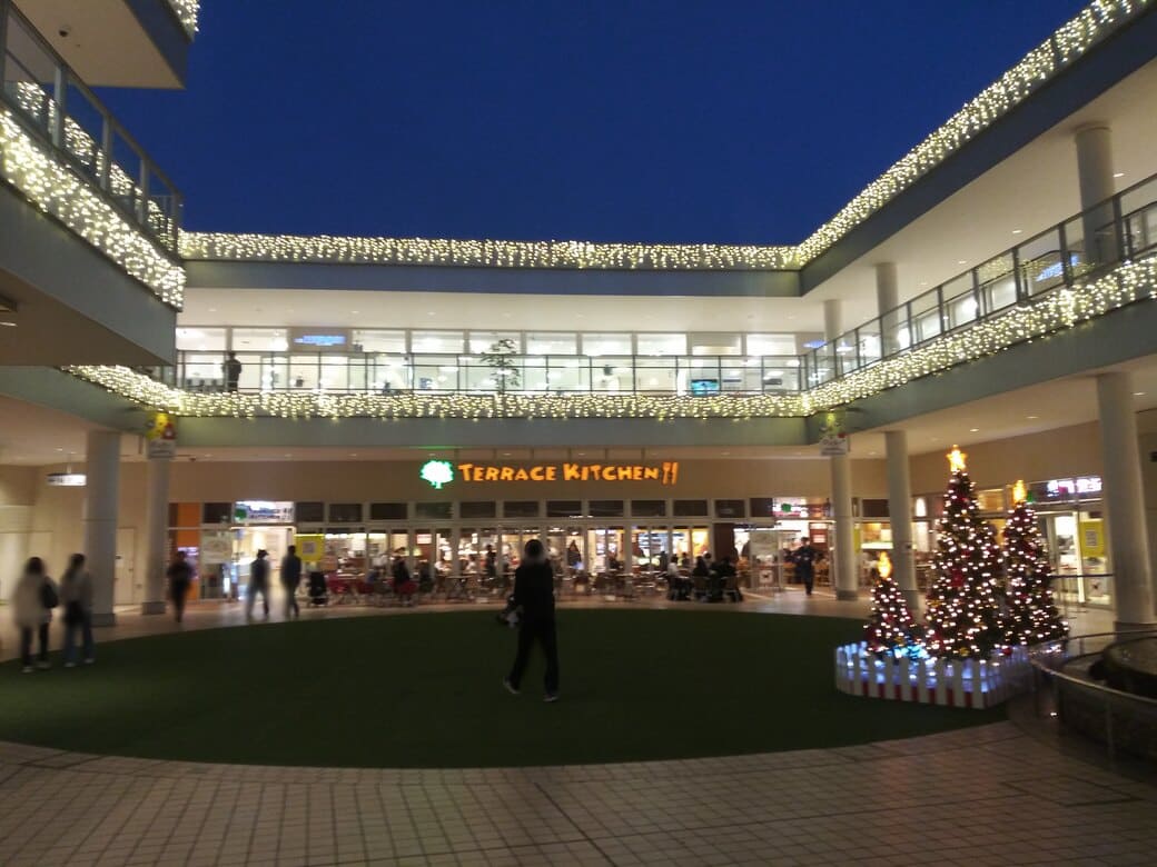 たまプラーザのクリスマスイルミネーション2025年_GATE PLAZA_フェスティバルコートの広場