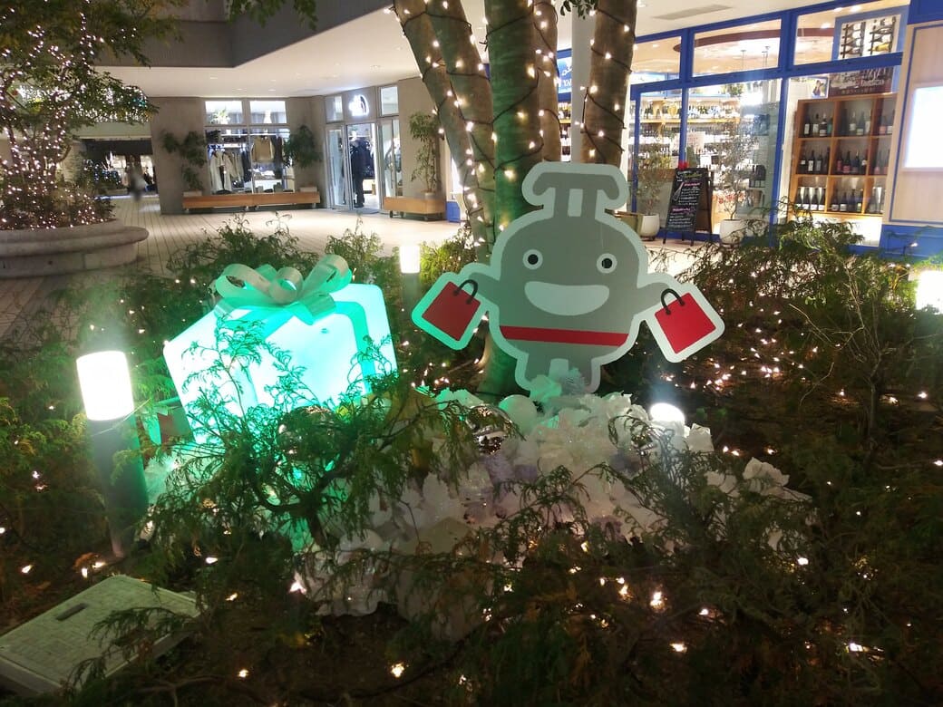  GATE PLAZA(たまプラーザのクリスマスイルミネーション2025年_GATE PLAZA_カルディから交番までの通路)