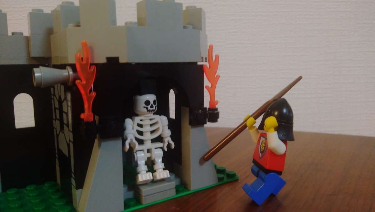 レゴ お城シリーズ ガイコツと見張り番 6036 - LEGO探偵団
