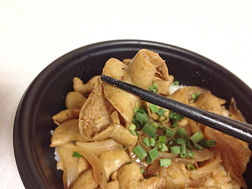 ピリ辛ホルモン丼