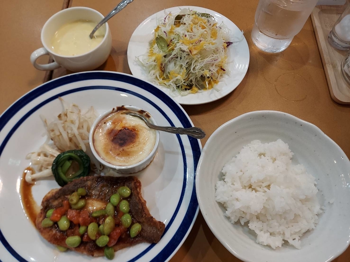 今日のランチは三宮の洋食屋さん レストランやなぎ の やなぎランチ Maety Diary