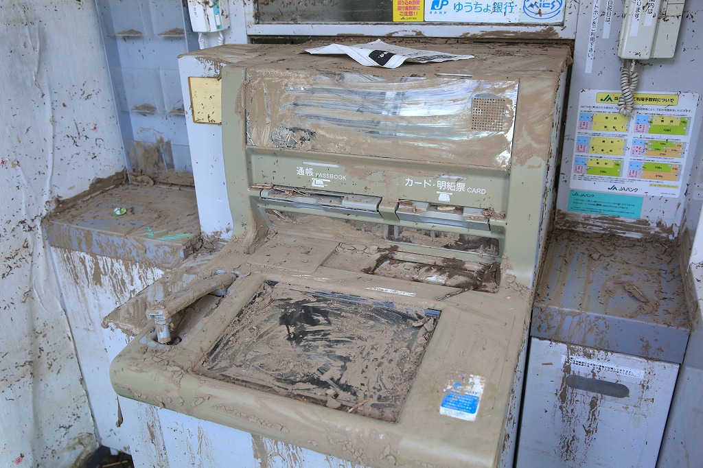 泥まみれのATM=関市上之保で