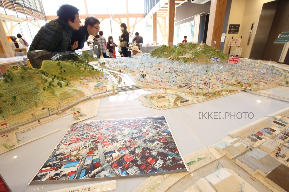 付箋の数だけ想い出が詰まっている＝2019年3月 大槌町文化交流センターで