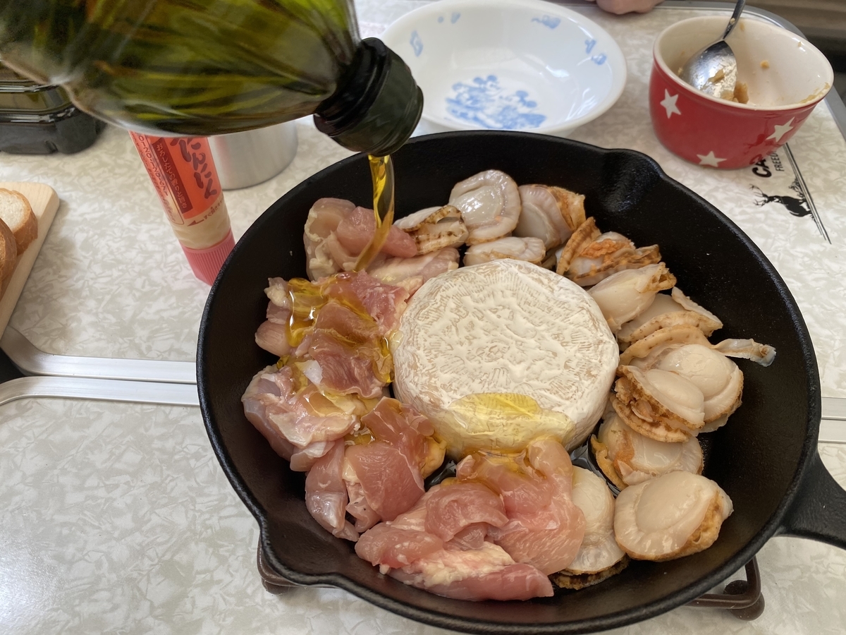 キャンプ飯 スキレットでカマンベールチーズアヒージョを作ってみた Takeのbeautiful Days