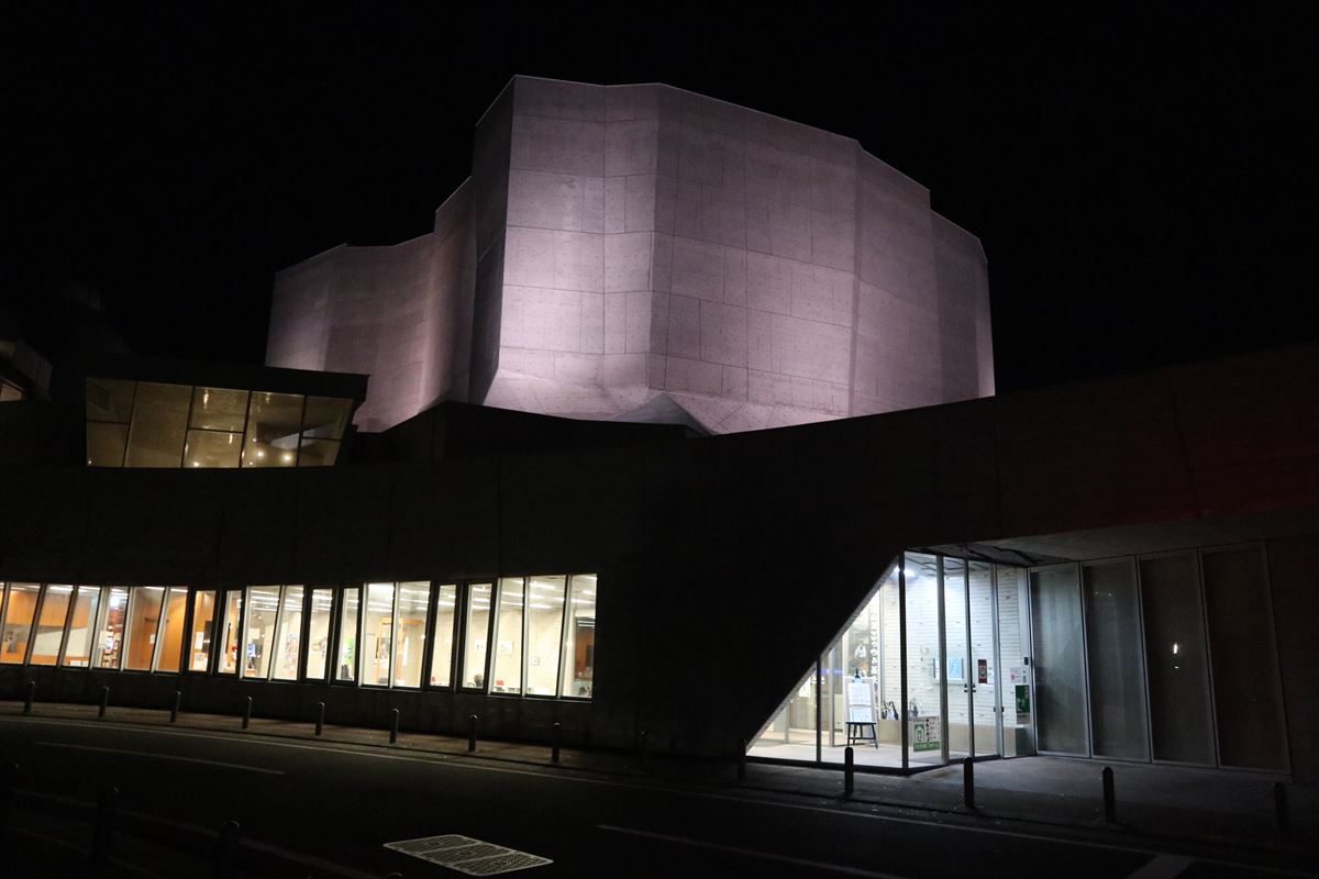 由利本荘市中央図書館 秋田県 図書と旅