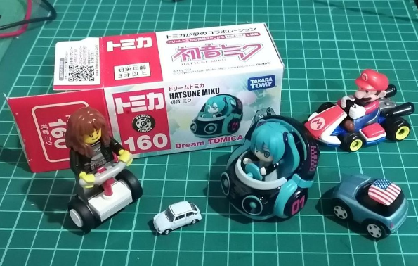 トミカ　60年前のおもちゃ　ちゃんとすごく早く走ります トミカ 60年前のおもちゃ ちゃんとすごく早く走ります