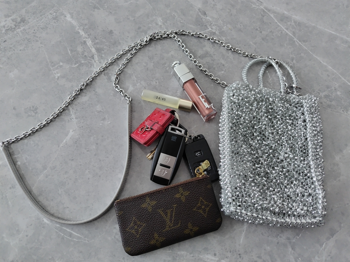 【極美品】アンテプリマ アデッソスモール　バッグ スマホバッグ】アンテプリマ アデッソシリーズ サイズ比較【ミニバッグ