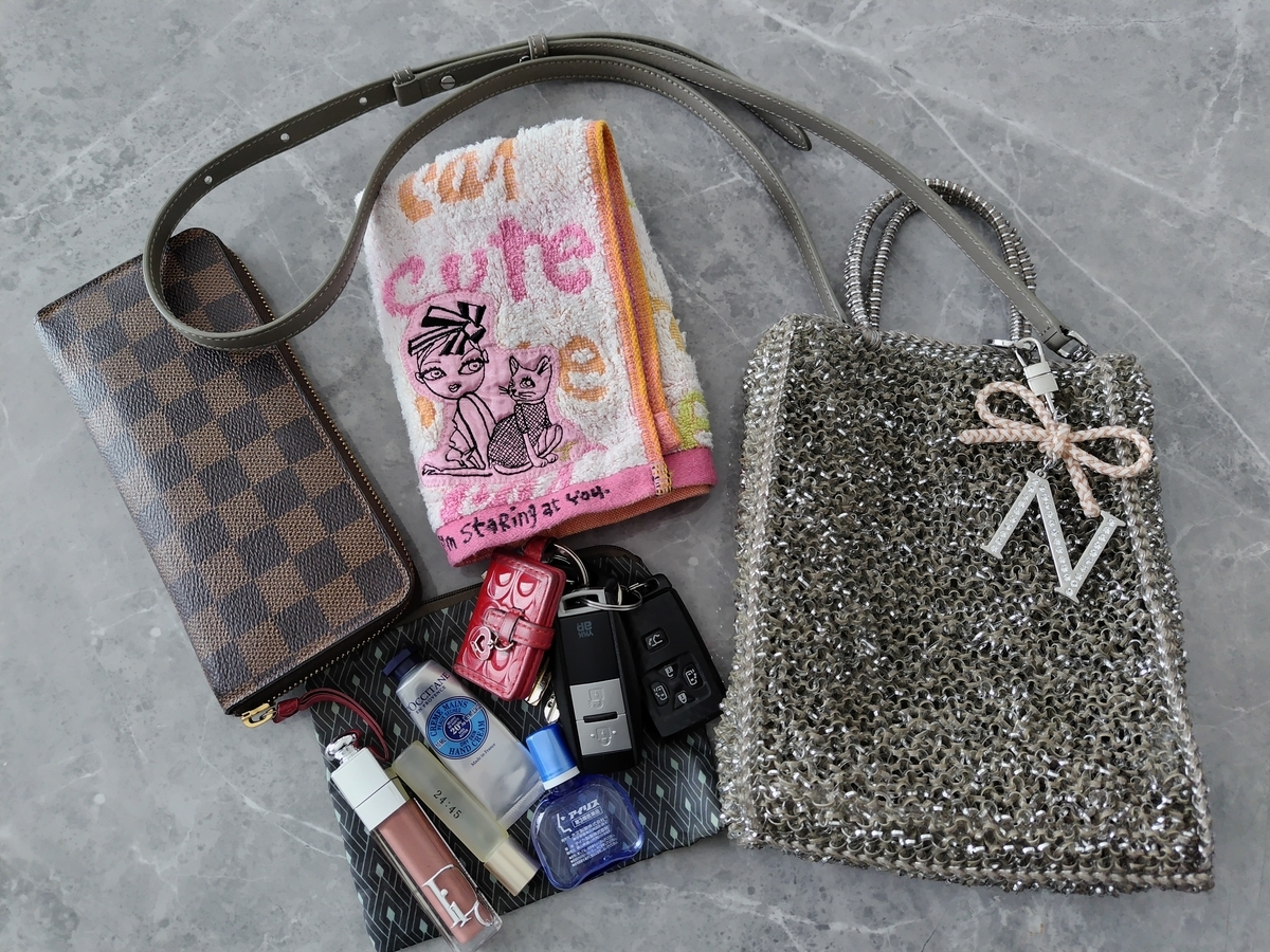 スマホバッグ】アンテプリマ アデッソシリーズ サイズ比較【ミニバッグ