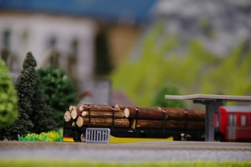 木材運搬車（もどき）製作 その2 木材作成 ふきとりで塗装 - スイス