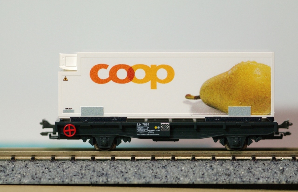 KATO レーティッシュ鉄道のコンテナ貨物 記念撮影 1 - スイス・レー