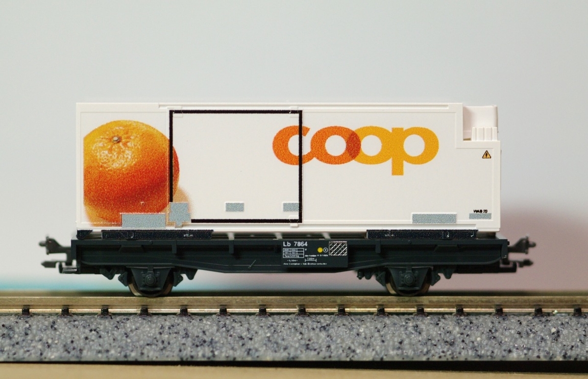 KATO レーティッシュ鉄道のコンテナ貨物 記念撮影 1 - スイス・レー