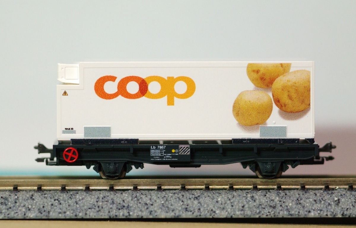 KATO レーティッシュ鉄道のコンテナ貨物 記念撮影 1 - スイス・レー