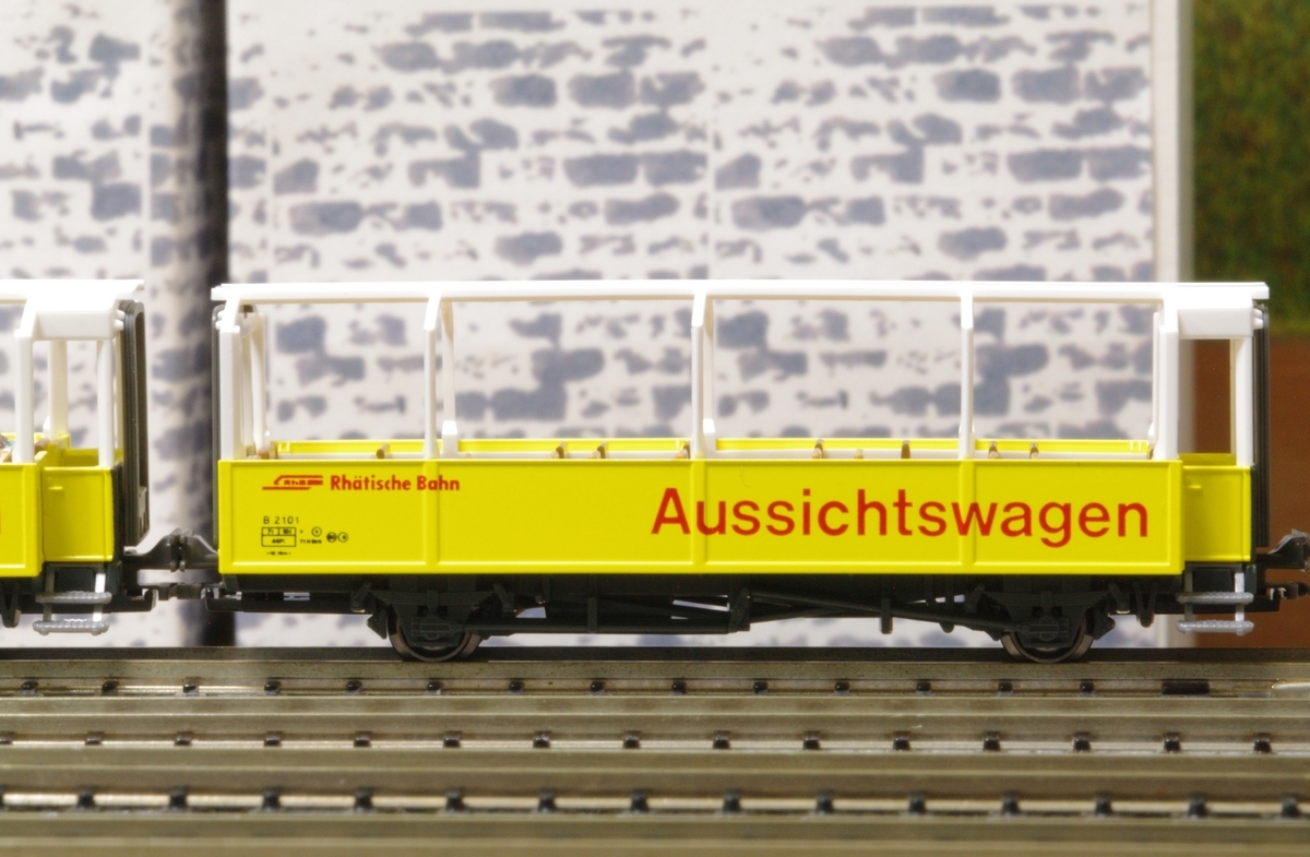 KATOから発売された RhB オープンパノラマ車両 - スイス・レー