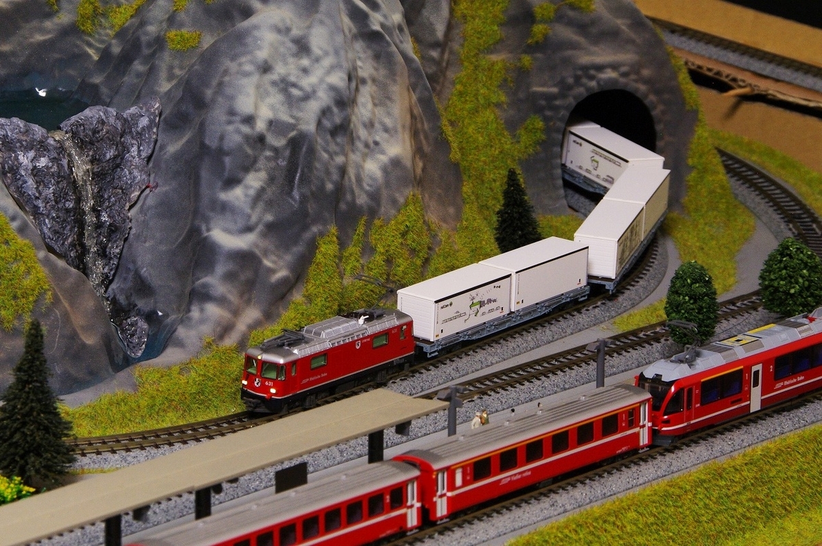 KATO RhB レーティッシュ鉄道 我が家にもやって来ました！ KATO レーティッシュ鉄道のコンテナ