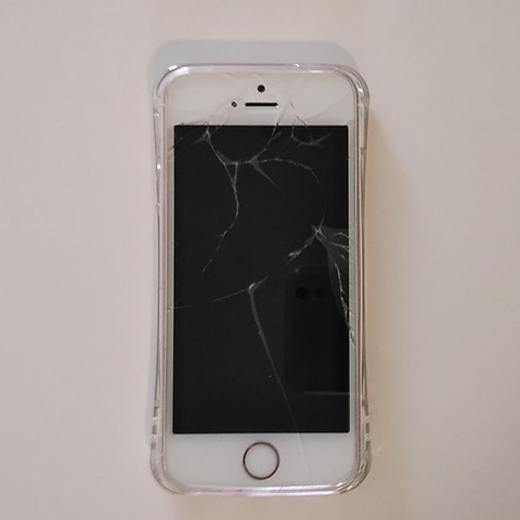 iPhone SEの画面が割れた！Apple Storeの神対応に感動！ - なべやすブログ