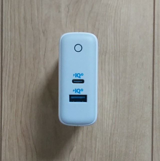 Anker PowerPort Atom III側面