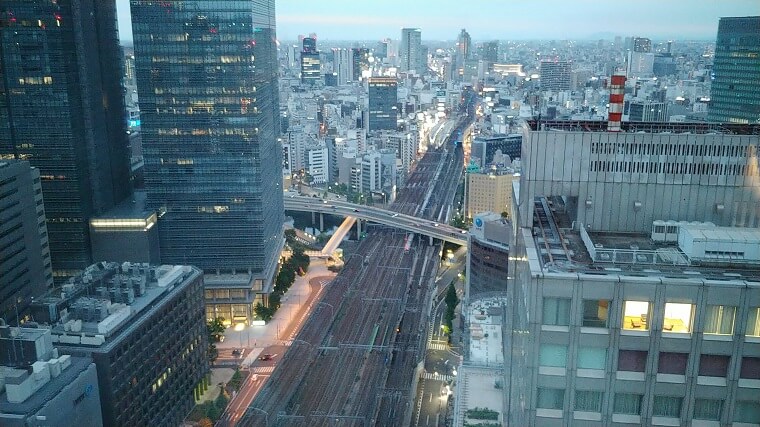 ホテルメトロポリタン丸の内2841号室からの夕暮れ時