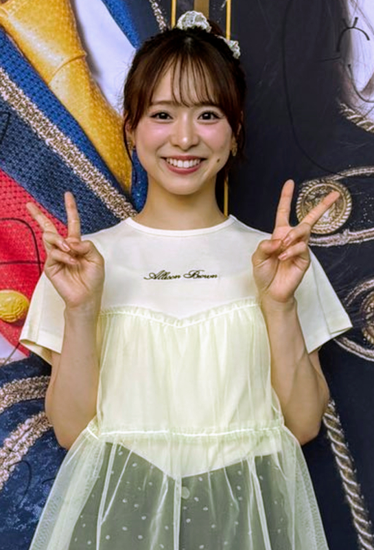 オンラインストア人気商品 AKB48 サイン入りコンパクトミラー 倉野尾