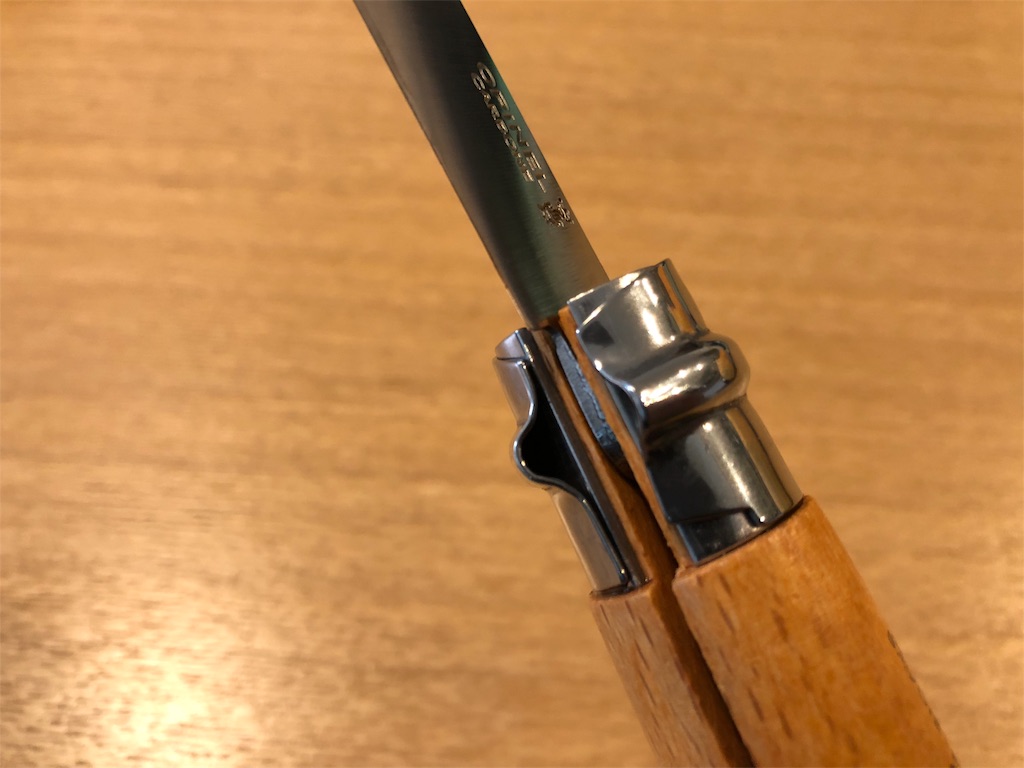 オピネルナイフ　ロック機能