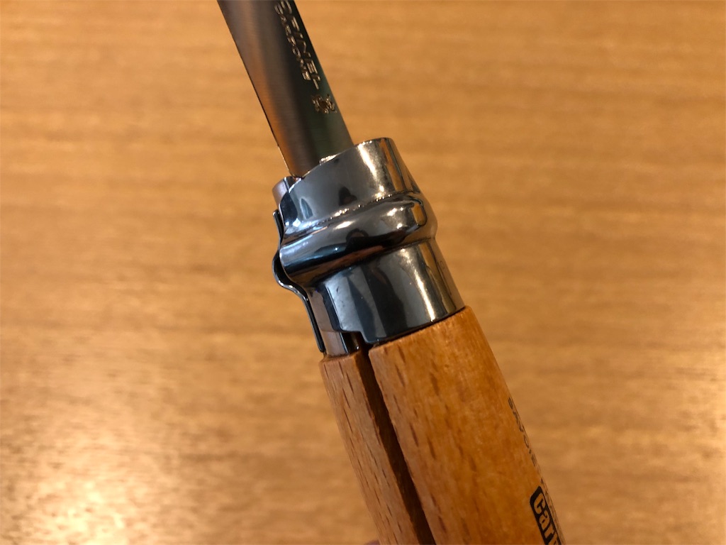 オピネルナイフ　ロック機能