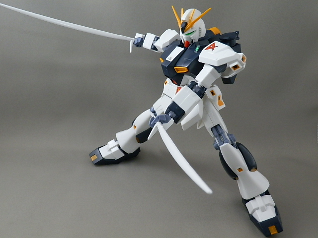 ☆1/100 scale FULL-ACTION νガンダム(旧) 1/100 RX-93 FULL-ACTION νガンダム／フィン・ファンネル装備型