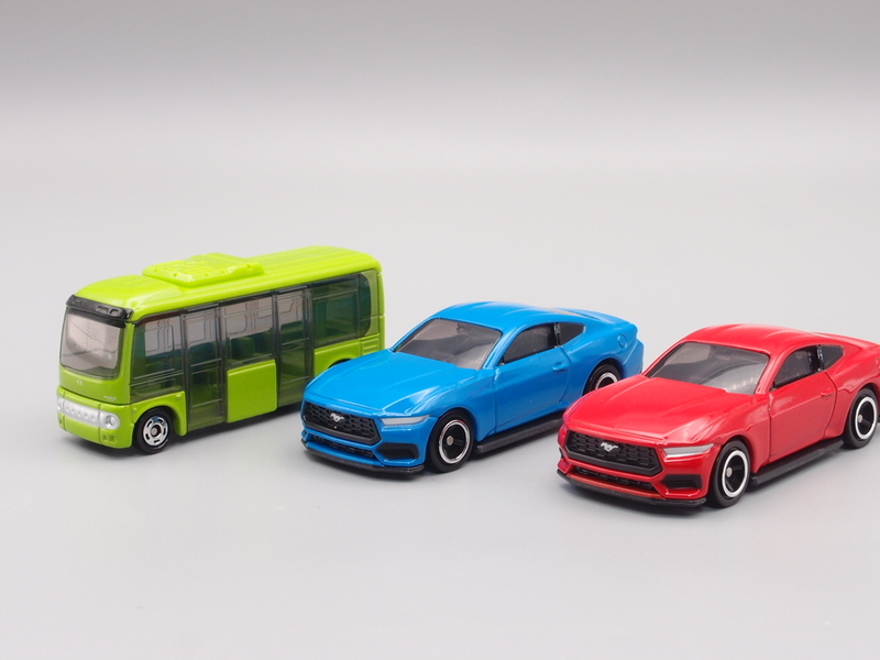 新品トミカ42台＋2台　新品トミカまとめて 新品トミカ42台＋2台 新品トミカまとめて 新品トミカ42台＋2台