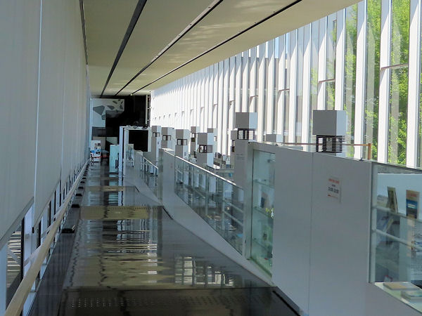茅野市民館図書室