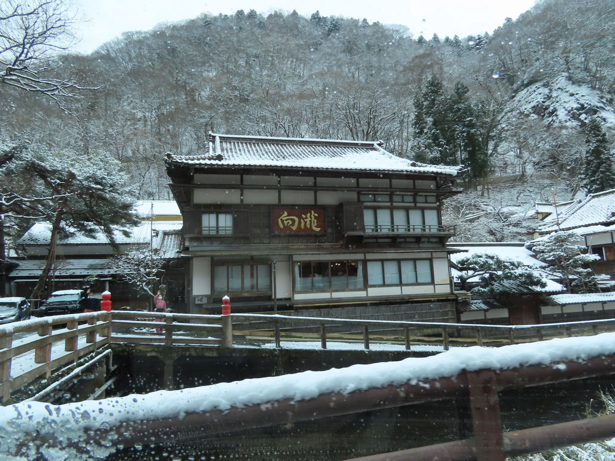 雪の向瀧