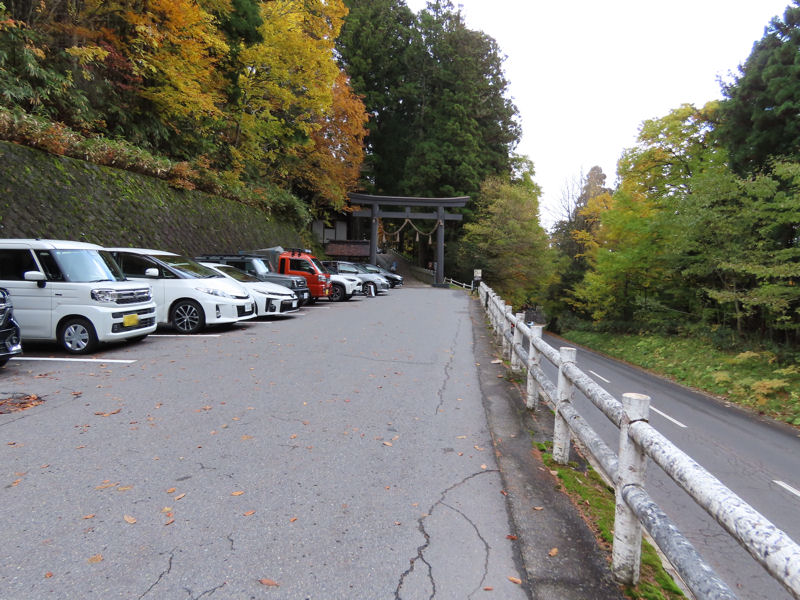 中社の西参道入口駐車場