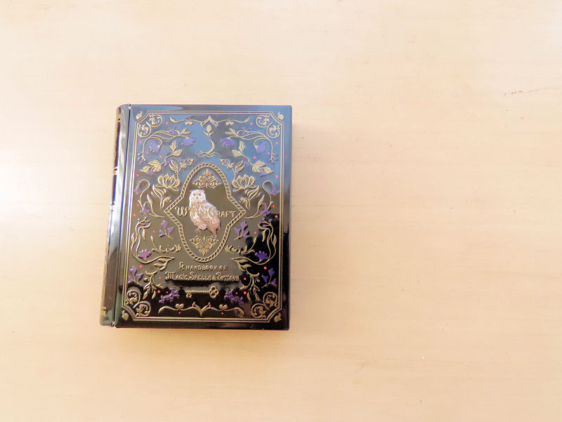 カルディ　魔法辞書缶