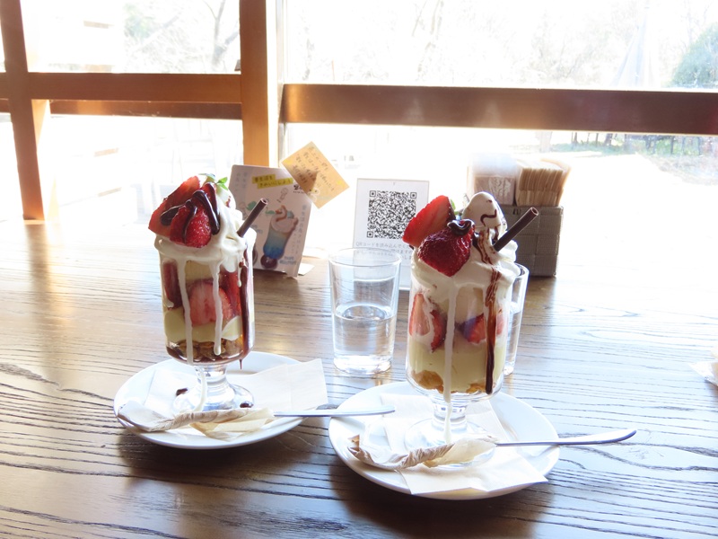いちごパフェ