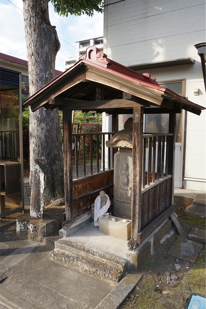 東京都市部の庚申塔 #14（三鷹市新川6丁目・八幡社前） - 石仏石神を求めて