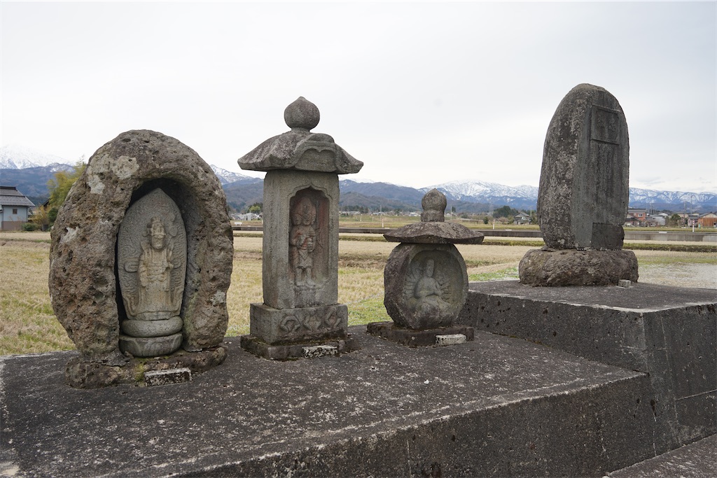 富山県の庚申塔 #7（中新川郡上市町和合・和合公民館） - 石仏石神を求めて