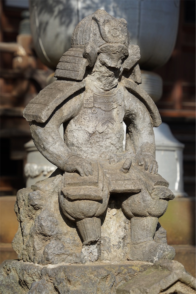 石造近藤守重坐像と廻国供養塔2基（北区滝野川2丁目・正受院） - 石仏