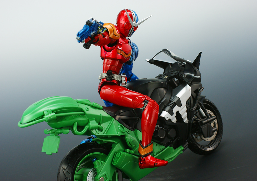 バンダイ S.H.フィギュアーツ マシンハードボイルダー - 仏の顔も3℃まで