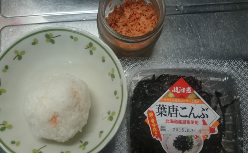 Hatou Kombu and Salmon Onigiri ! | Happy RiceBall Life