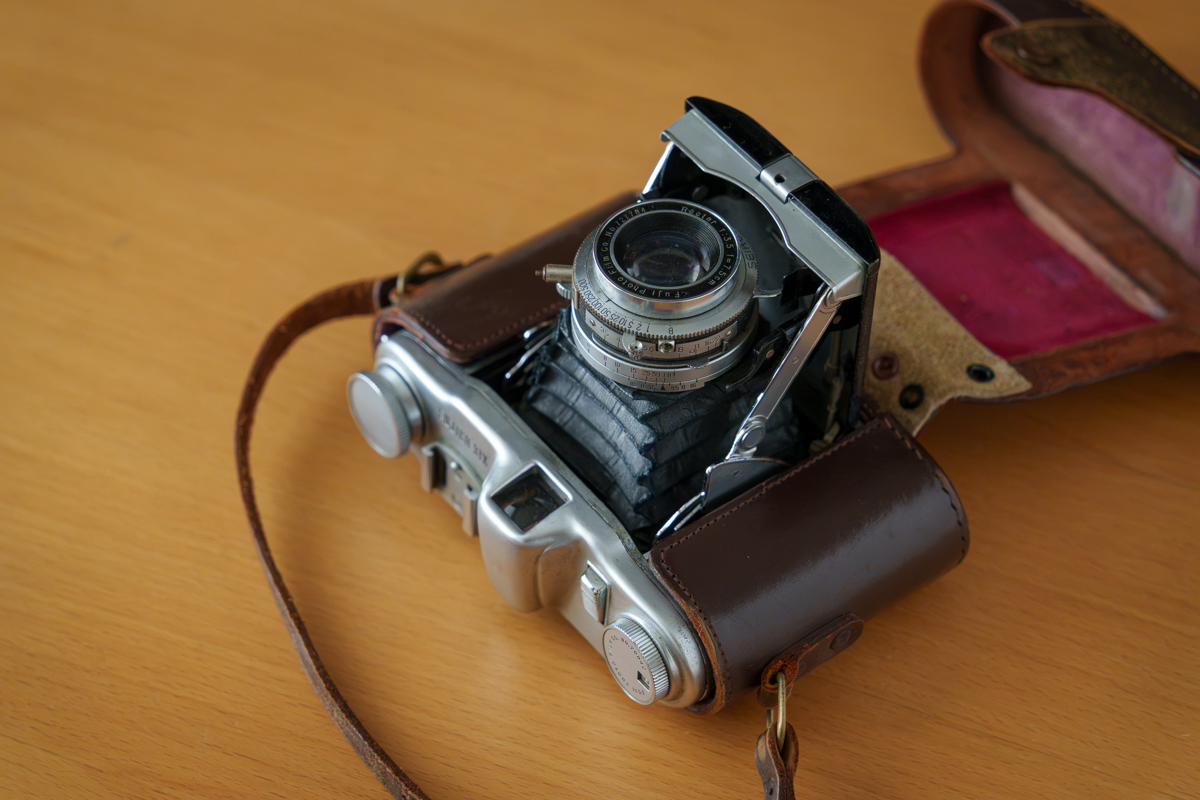 兄から届いたFUJICA SIX｜カメラマン人生の原点を思い出した日 - 永谷