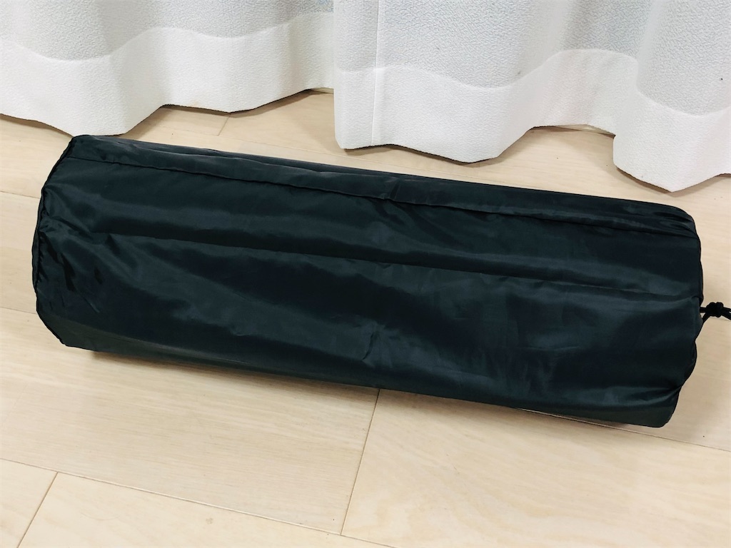 山と道のULPad15+の収納袋にちょうど良い サーマレストのスタッフ