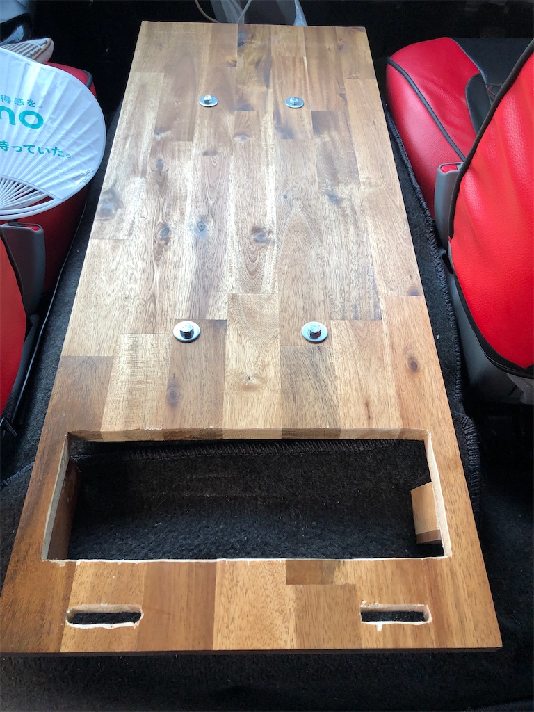 解説なし！ハイエースのセンターコンソールボックスをDIYしてみた