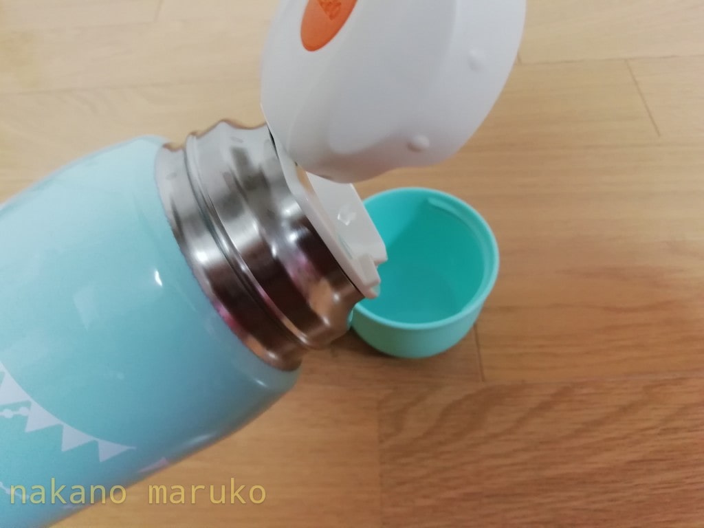 幼稚園5歳年中さん 水筒のサイズどれくらい サーモス真空断熱2ウェイボトル 800ミリ コップ付き 広く浅くまるく 幼稚園5歳年中さん 水筒のサイズどれくらい サーモス真空断熱2ウェイボトル 800ミリ コップ付き 広く浅くまるく