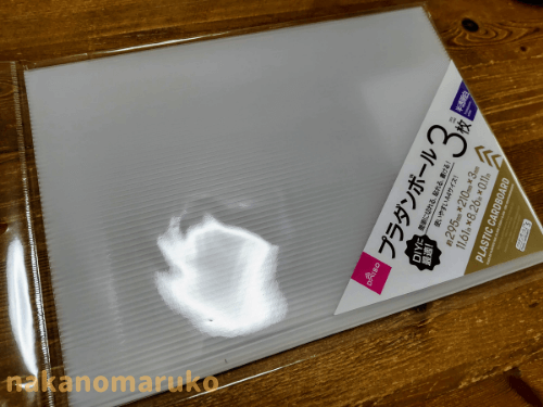 100均 プラダン を使って洗面台 扉裏収納の棚をプラス 簡単diy ダイソー 広く浅くまるく