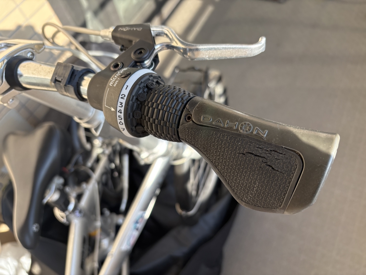 折り畳み自転車 DAHON Route ハンドルのグリップ交換 - なかやんブログ